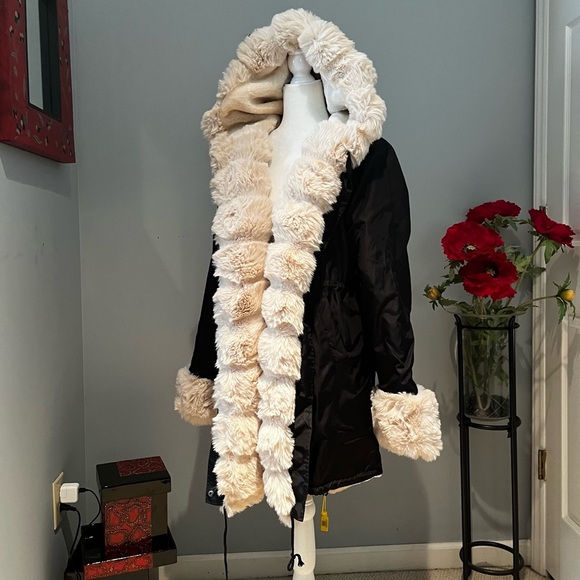 NEW TT Luxe Warm Plush Hooded Faux Fur Long Coat Anorak Raincoat Black Cream … - Picture 5 of 15